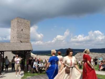 Zatańczyliśmy z historią – wyjątkowy weekend na Zamku Królewskim w Chęcinach